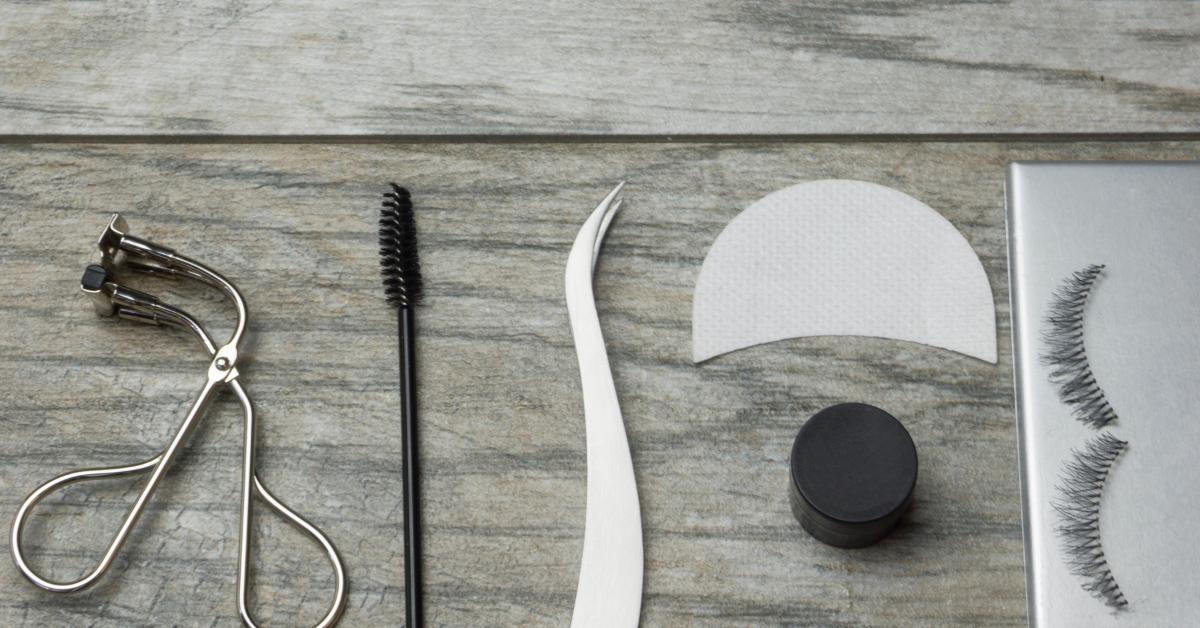 Lash Extension Kit blog featured image