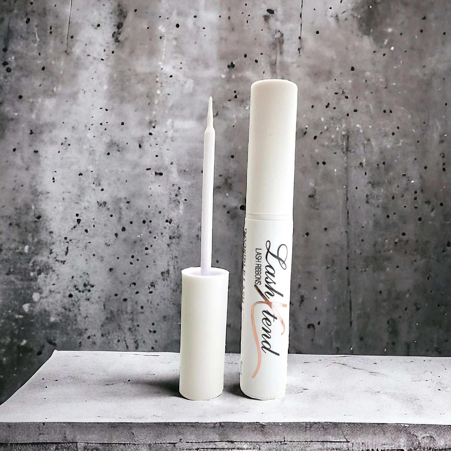 How to Choose the Right Adhesive for Your DIY Lash Extensions